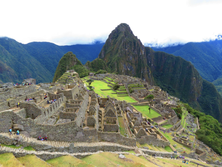 Perú: Tradición, Cultura y Bienestar en el Corazón de los Andes